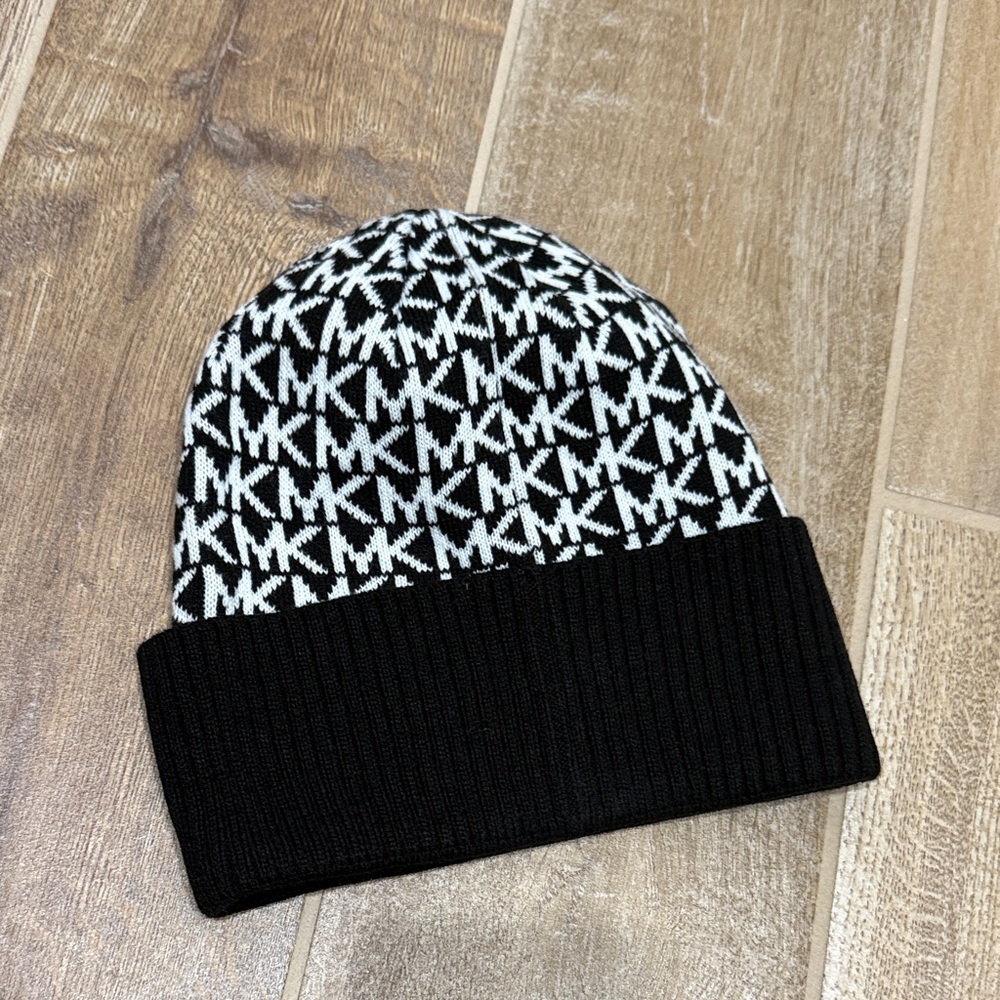 Michael Kors black and white beanie